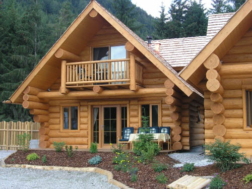 3 small log cabins located in northern Italy in a camping resort